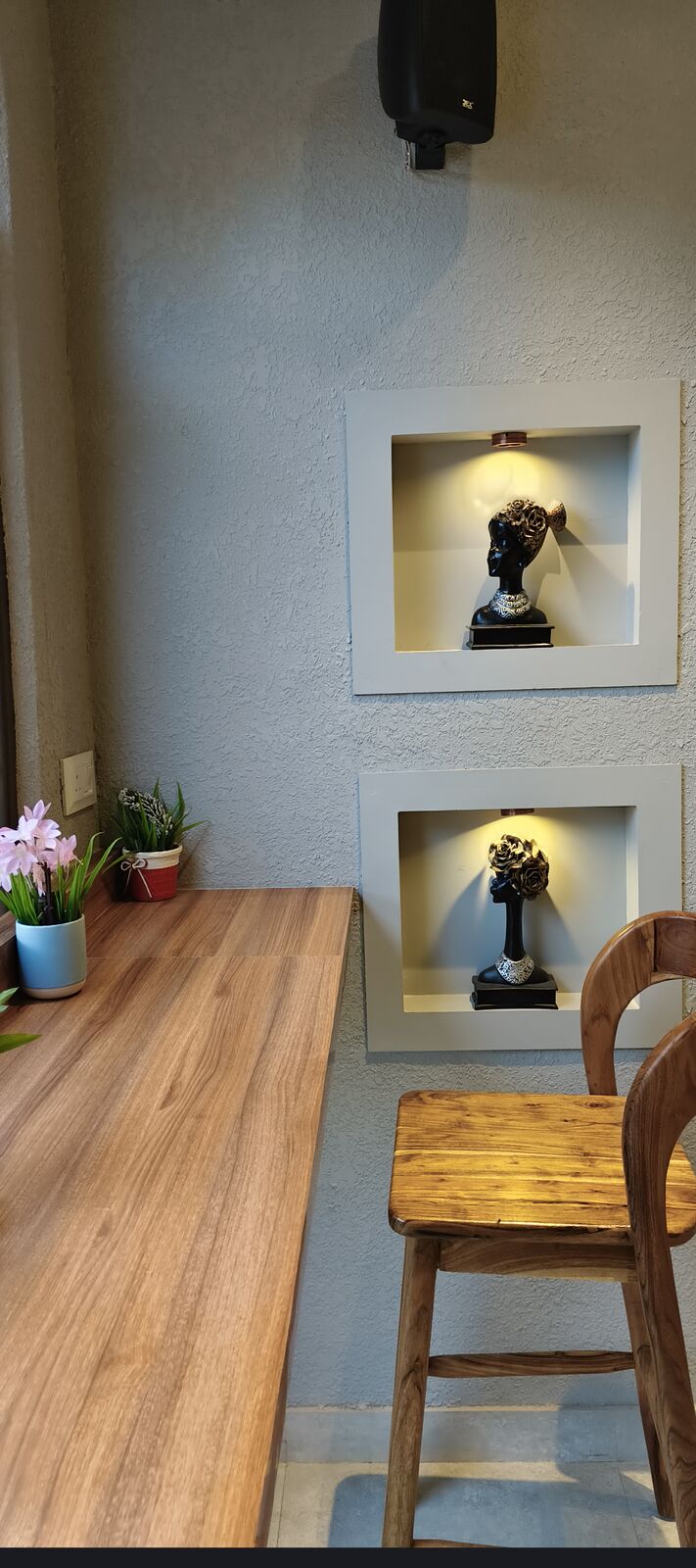 Decor niche and wood counter
